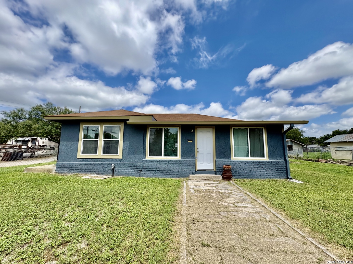103 Sweeney, , 78832 — photo 1