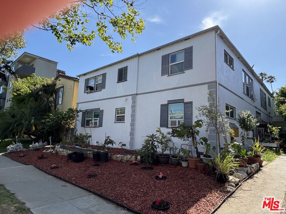 455 S Oakhurst Drive, Beverly Hills, CA 90212 — photo 1