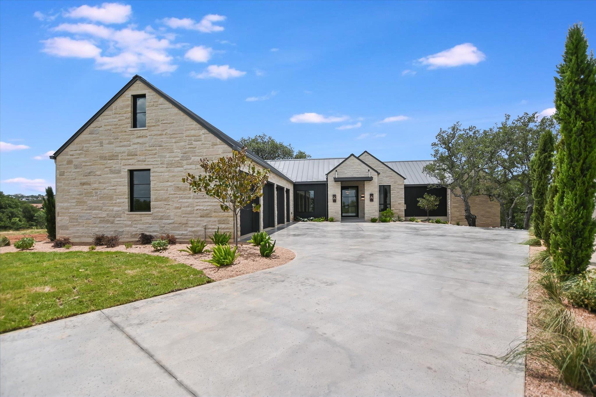 138 Coralberry, Horseshoe Bay, TX 78657 — photo 1