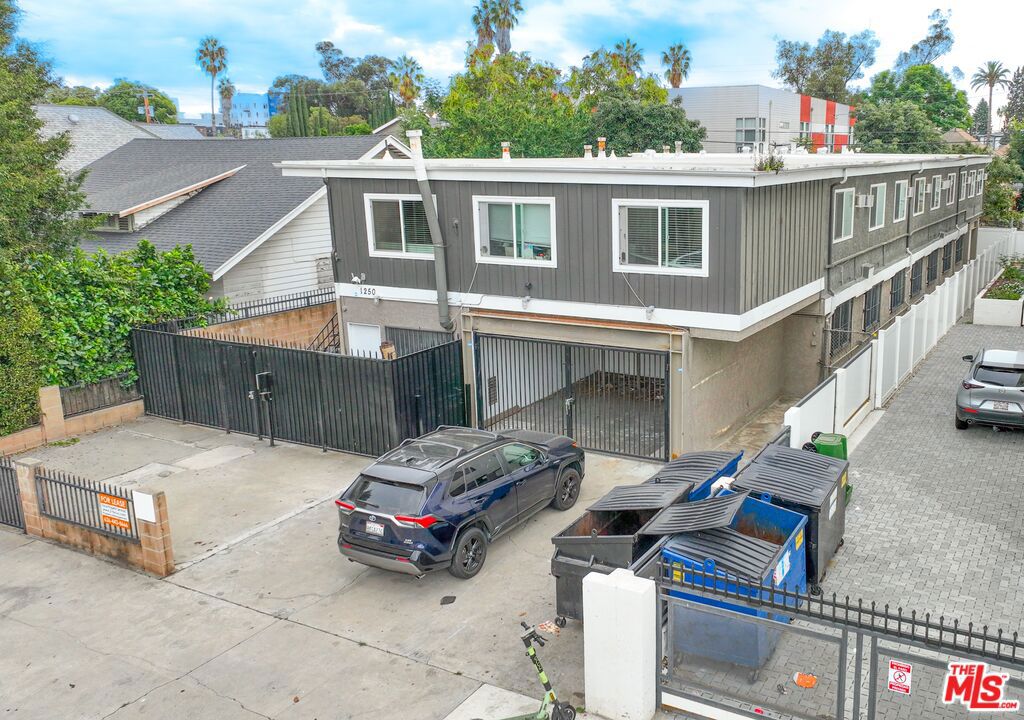 1250 W 37th Street, Los Angeles, CA 90007 — photo 1