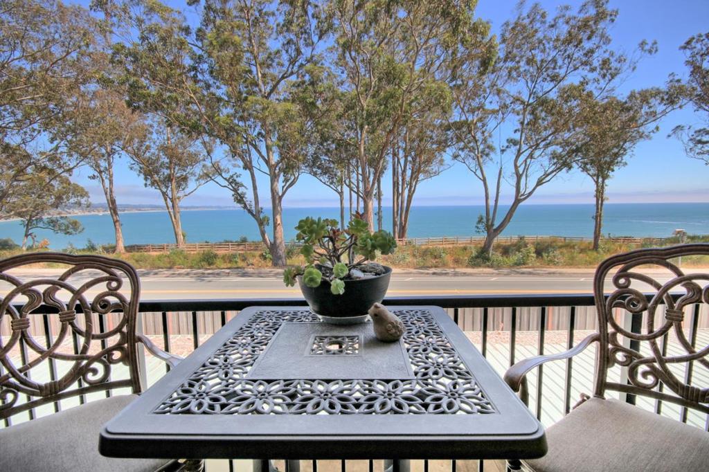 825 Balboa Avenue 205, Capitola, CA 95010 — photo 1