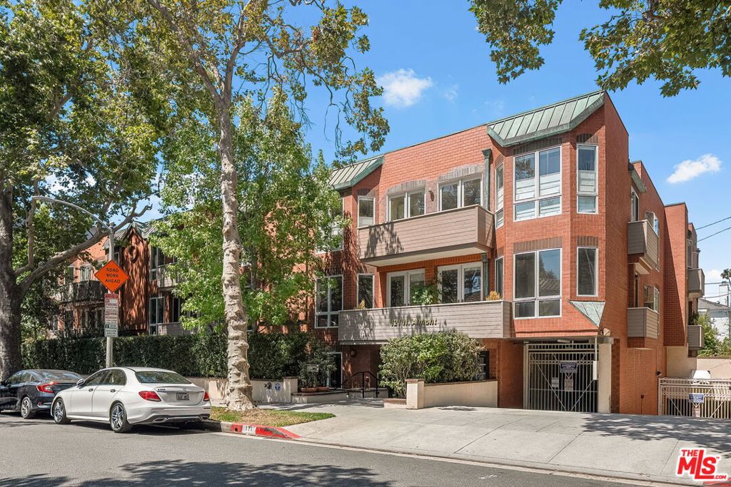 121 N Almont Drive 201, Beverly Hills, CA 90211 — photo 1