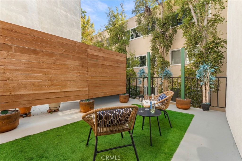 1045 N Kings 107, West Hollywood, CA 90069 — photo 1