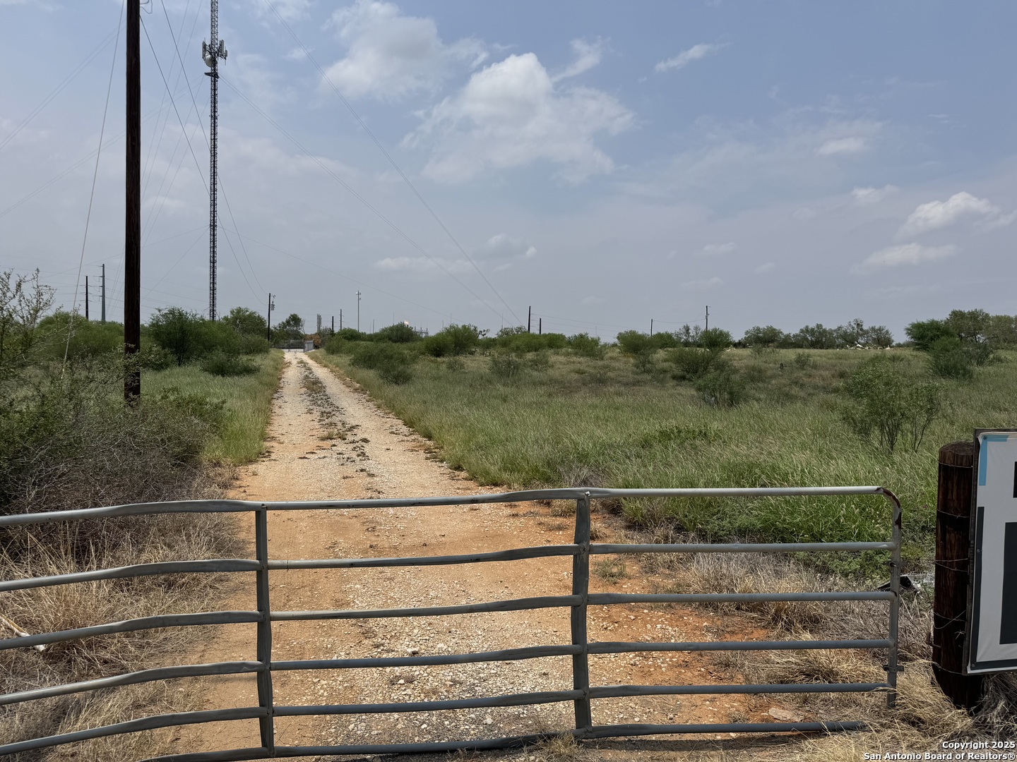 2200 S INTERSTATE 35, Cotulla, TX 78014 — photo 1