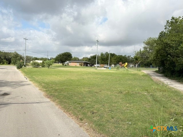 301 N Heideke Street, Seguin, TX 78155 — photo 1