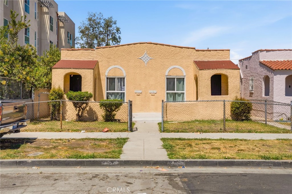 8701 Menlo, Los Angeles, CA 90044 — photo 1