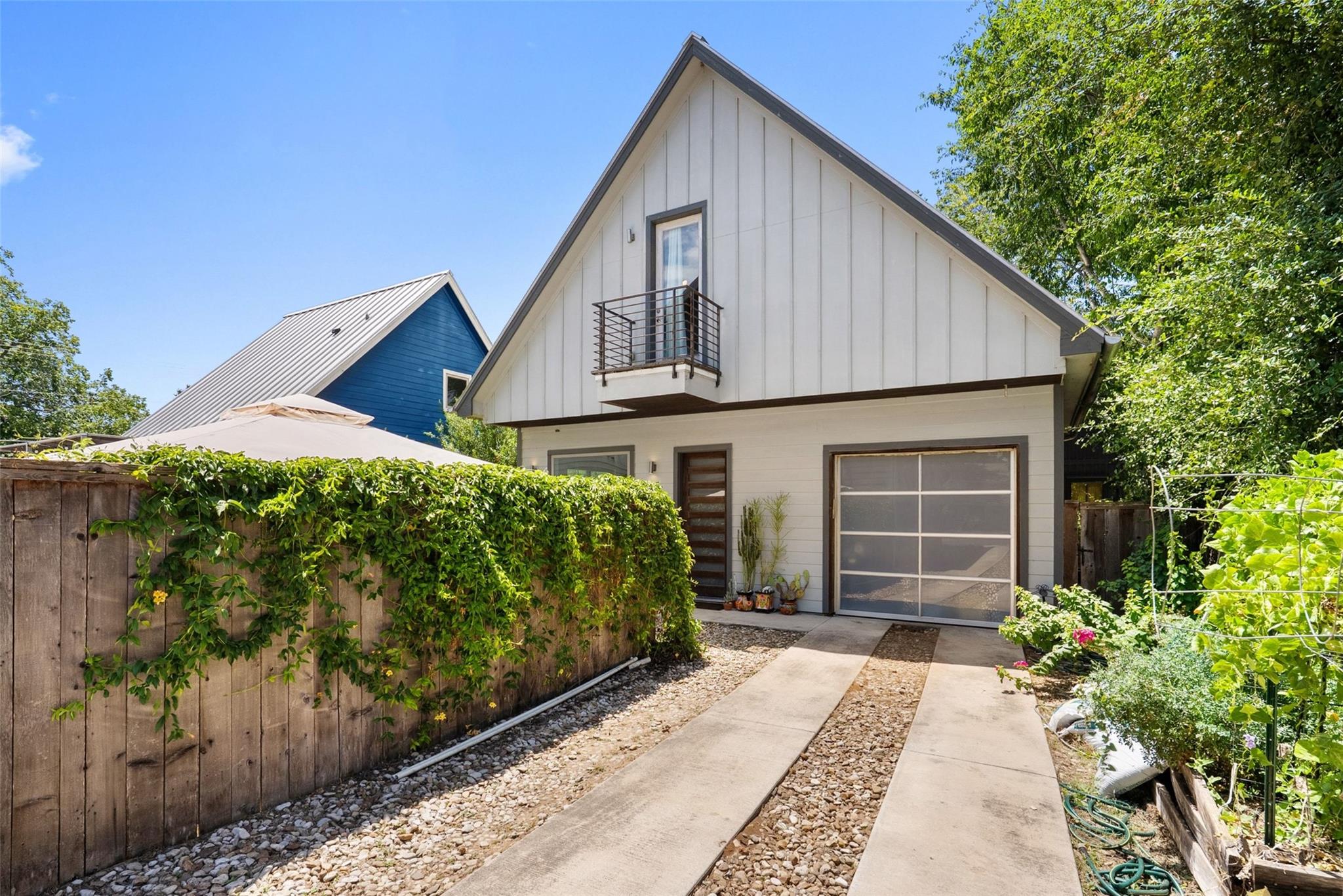 902  Calle Limon Rd  #B, Austin, TX 78702 — photo 1