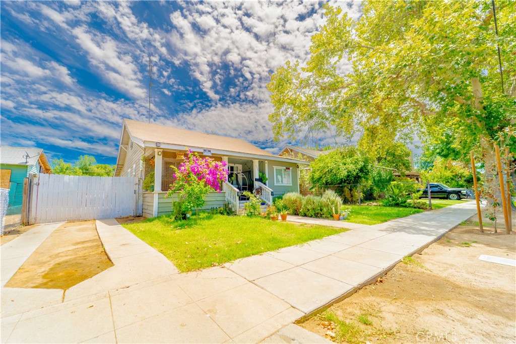 632 N College, Fresno, CA 93728 — photo 1