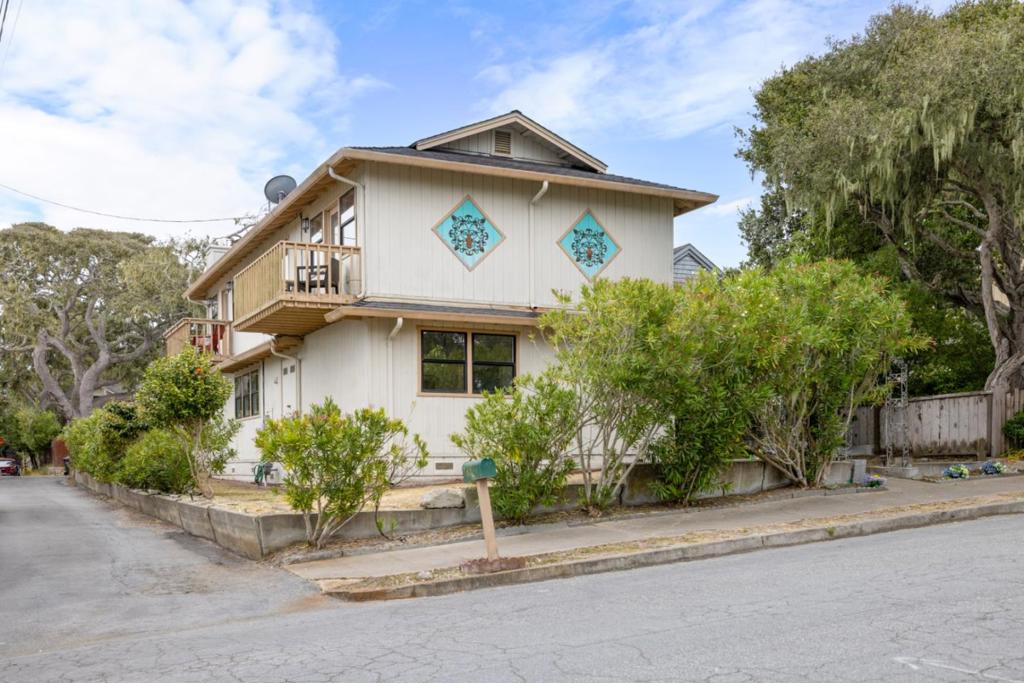917 Fountain Avenue, Pacific Grove, CA 93950 — photo 1