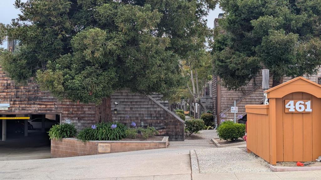 461 Dela Vina Avenue 104, Monterey, CA 93940 — photo 1