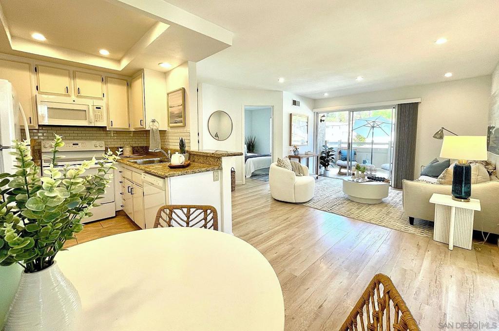 8811 Gilman Dr H, La Jolla, CA 92037 — photo 1