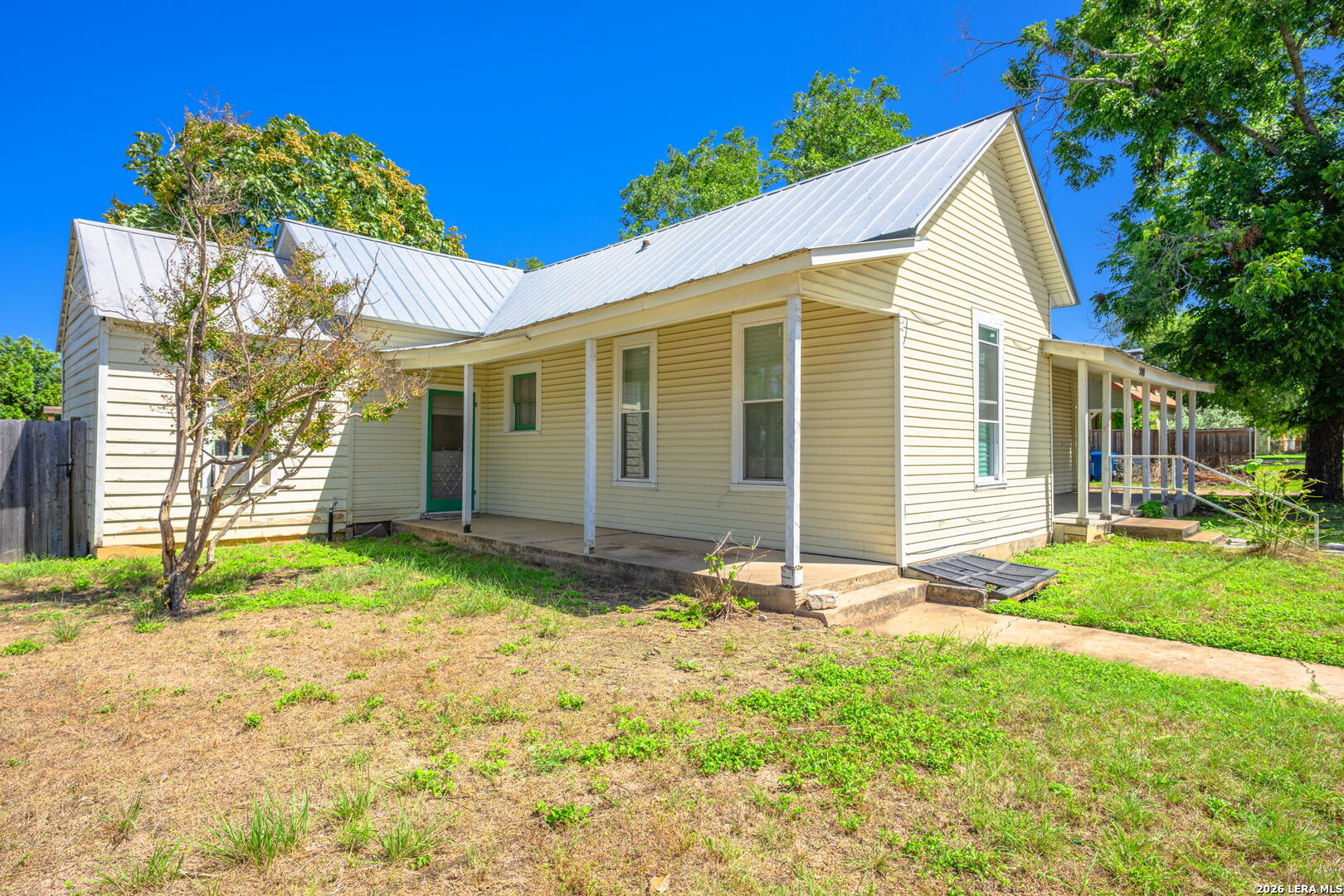 500 Robinson Ave, ,  78028 — photo 1
