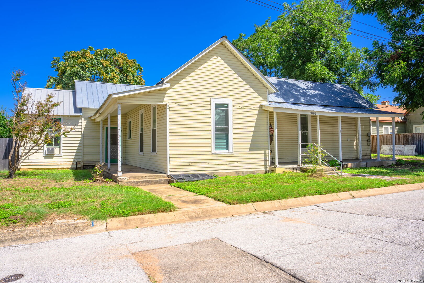 500 Robinson Ave, Kerrville, TX 78028 — photo 1