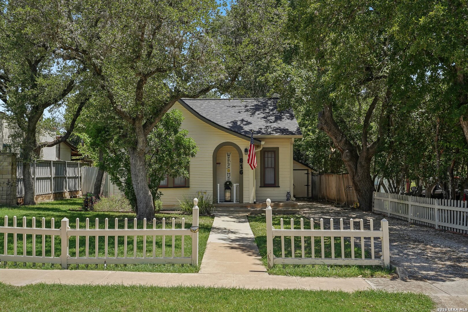 816 Wheless Ave, Kerrville, TX 78028 — photo 1