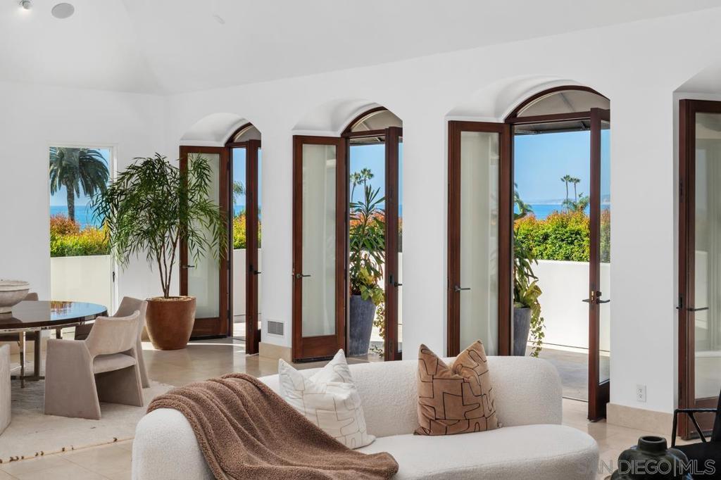 7970 Roseland Dr, La Jolla, CA 92037 — photo 1