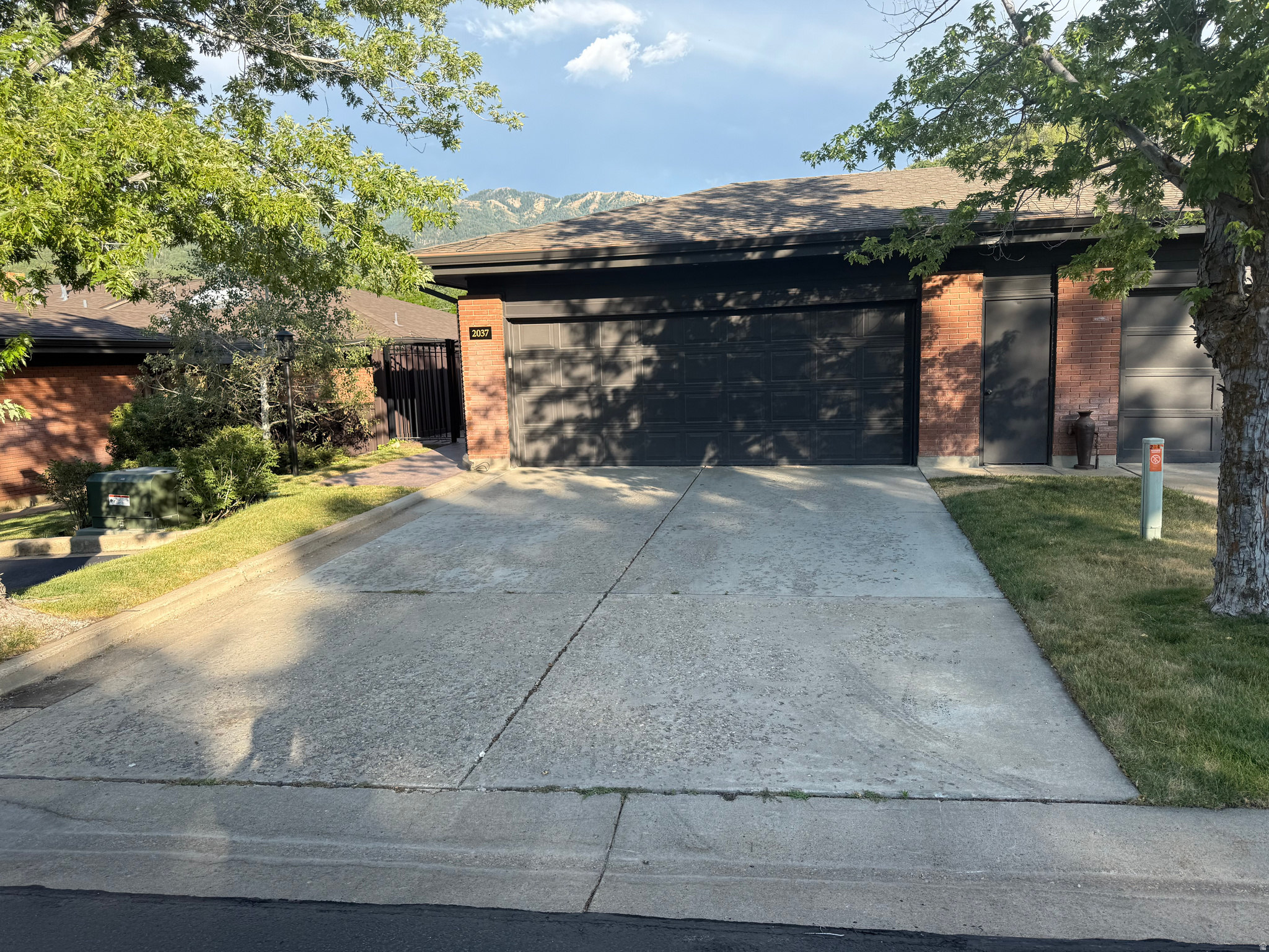 2037 S MAPLEVIEW DR, Bountiful, UT 84010 — photo 1