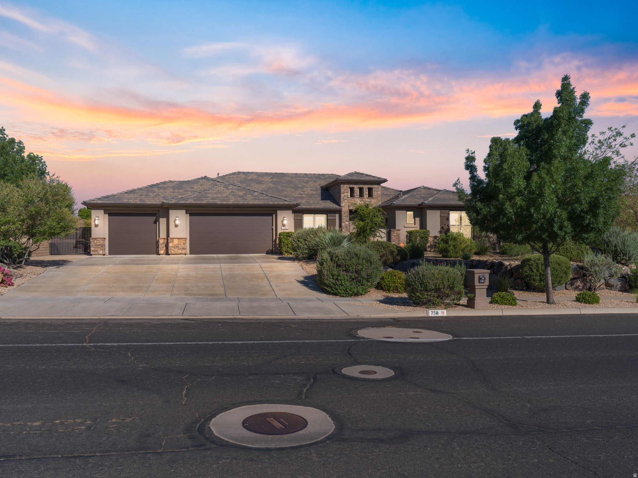 758 N HIGHLAND PKWY, Washington, UT 84780 — photo 1