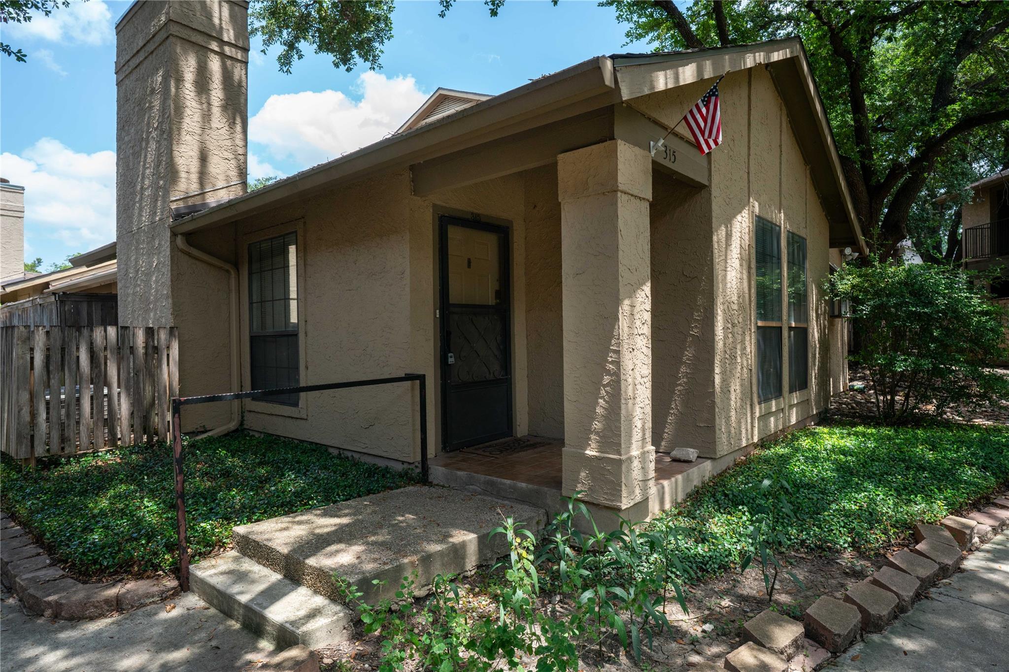 1202 Thorpe, San Marcos, TX 78666 — photo 1