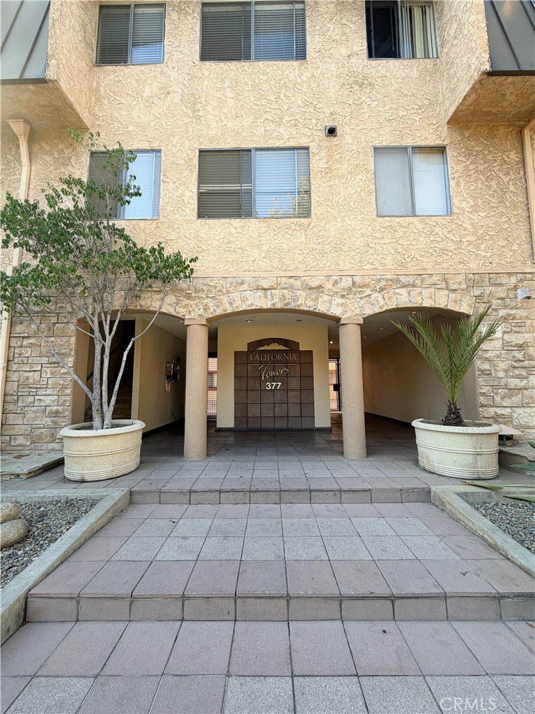 377 W California 27, Glendale, CA 91203 — photo 1