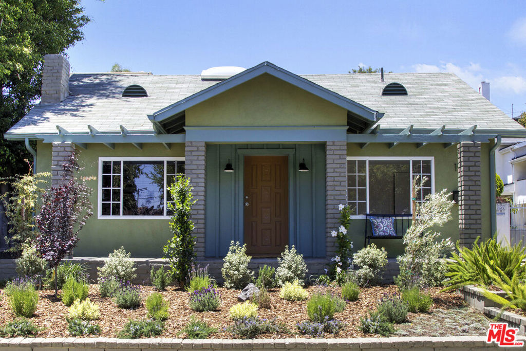 1561 Carmona Avenue, Los Angeles, CA 90019 — photo 1