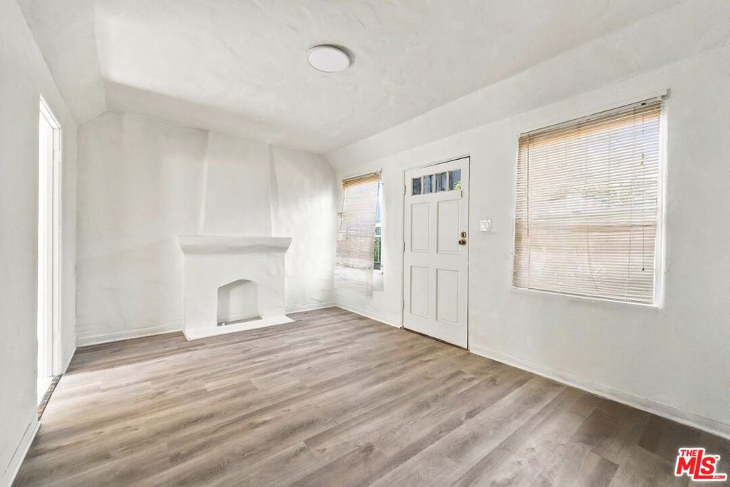 3427 S Bronson Avenue, Los Angeles, CA 90018 — photo 1