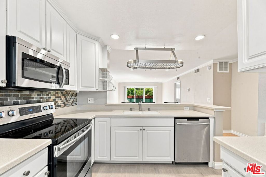 2940 N Verdugo Road 213, Glendale, CA 91208 — photo 1
