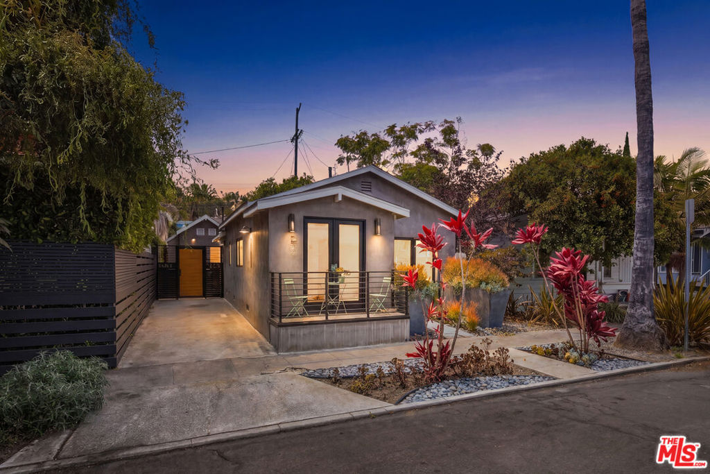2341 Beach Avenue, Los Angeles, CA 90291 — photo 1