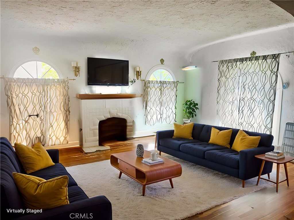 1553 N Commonwealth, Los Angeles, CA 90027 — photo 1
