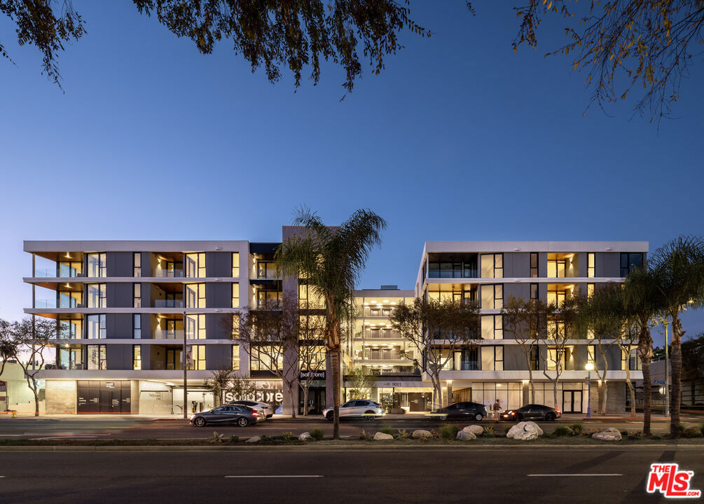 9001 Santa Monica Boulevard 402, West Hollywood, CA 90069 — photo 1