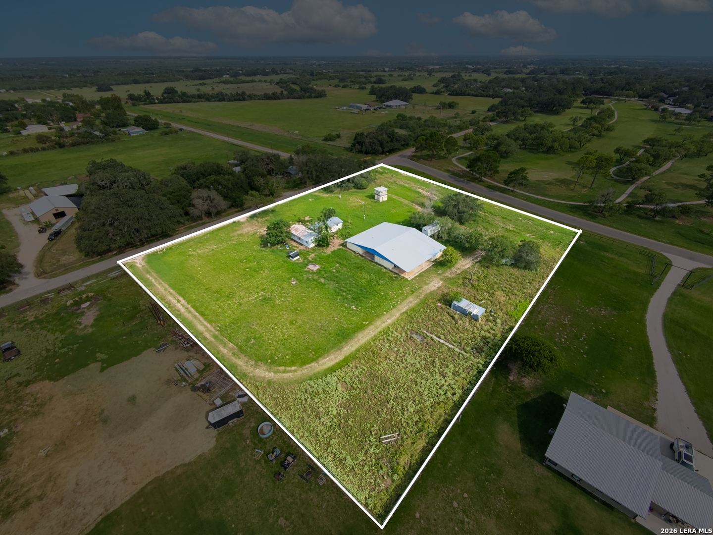 2721 County Road 676, Devine, TX 78016 — photo 1