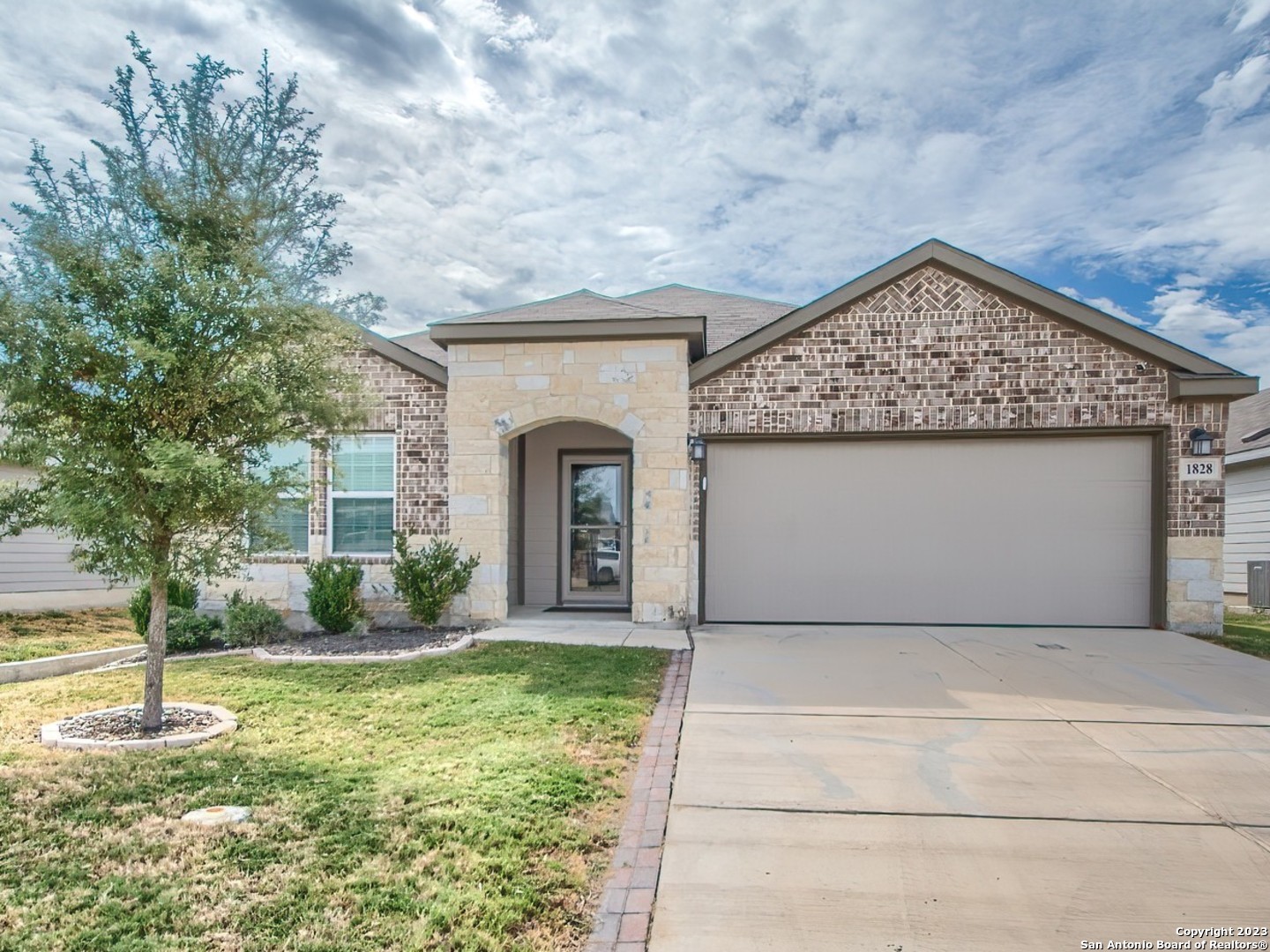 1828 HEATHER GLEN DR, New Braunfels, TX 78130 — photo 1