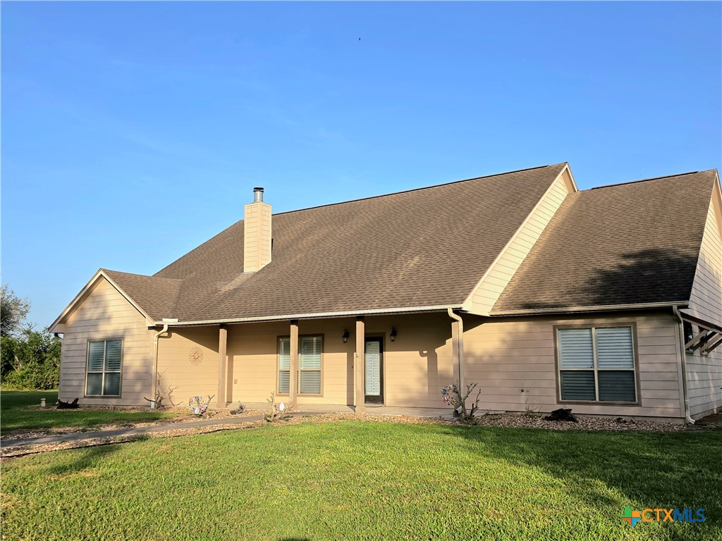 565 E Ward Street, Goliad, TX 77963 — photo 1