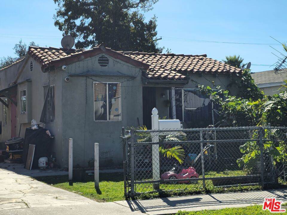 666 W 62nd Street, Los Angeles, CA 90044 — photo 1