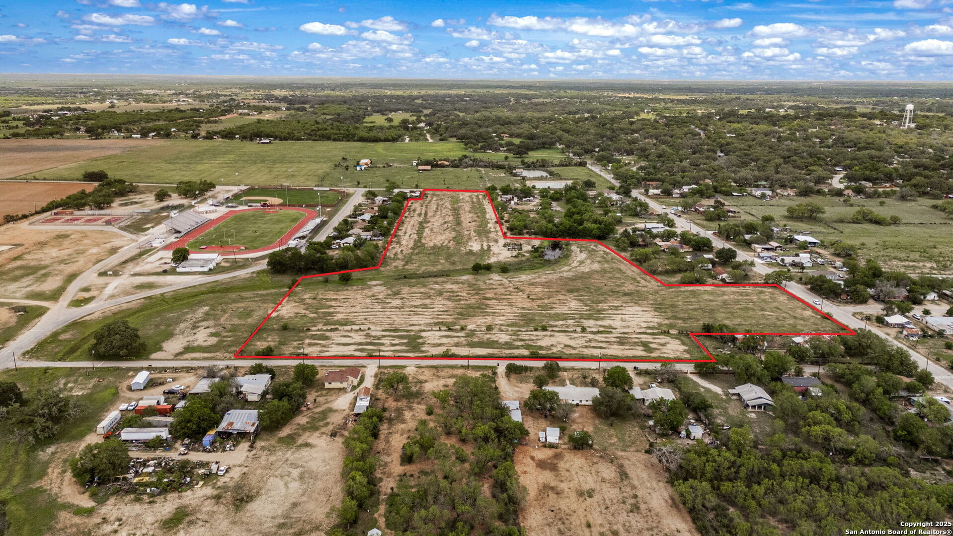 716 Fay Ave, Devine, TX 78016 — photo 1