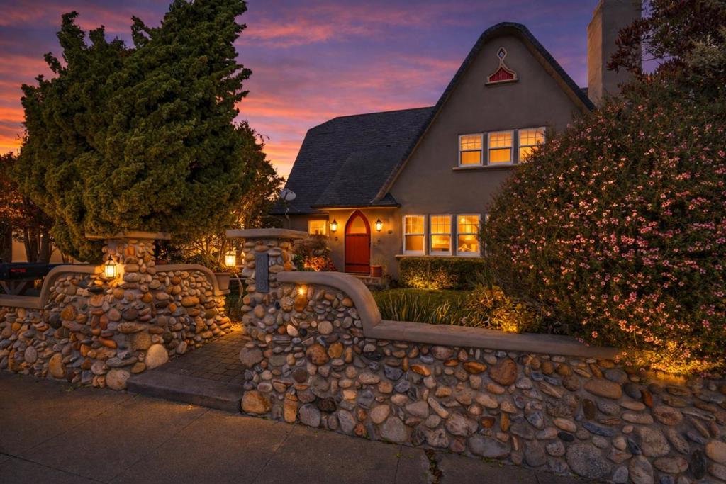 410 Pine Avenue, Pacific Grove, CA 93950 — photo 1