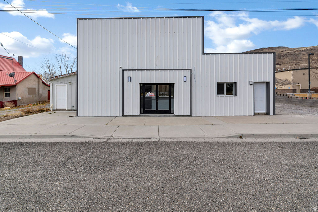 46 S CENTER ST