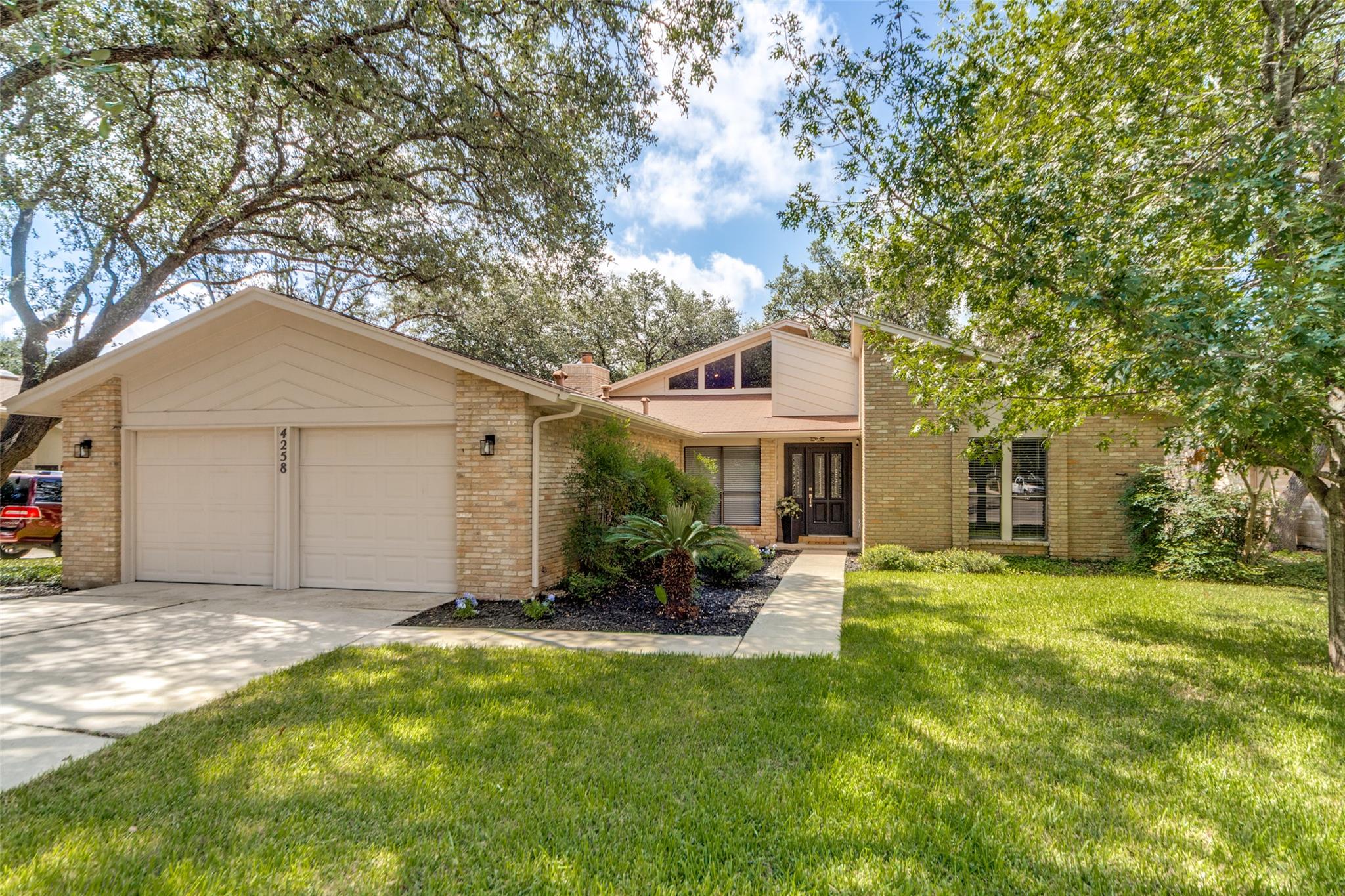 4258 Tall Elm Woods None, San Antonio, TX 78249 — photo 1