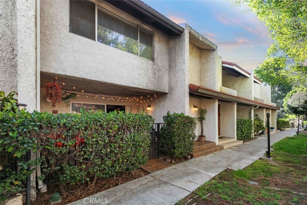 7764 Via Capri, Burbank, CA 91504 — photo 1
