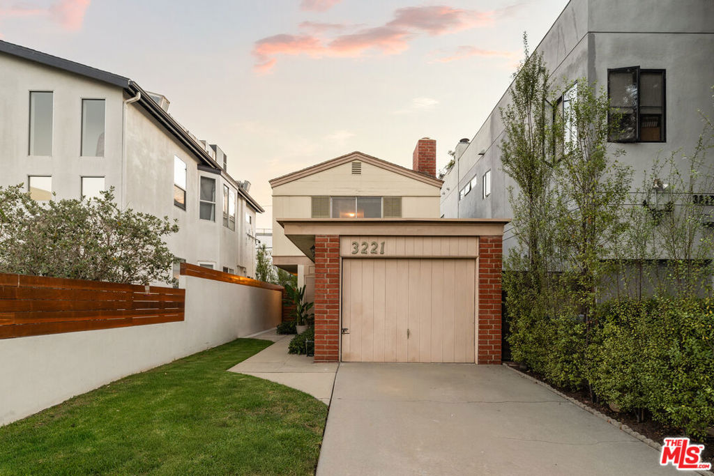 3221 Thatcher Avenue, Los Angeles, CA 90292 — photo 1