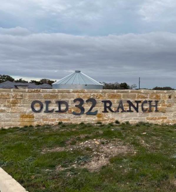 000 Windmill Ridge Dr, Blanco, TX 78606 — photo 1