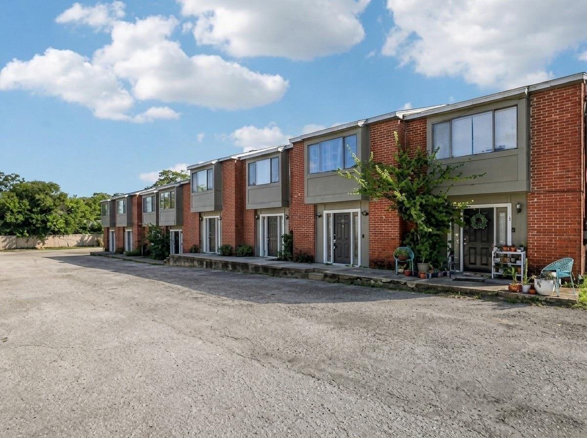 1221 W Hopkins St  #2, San Marcos, TX 78666 — photo 1