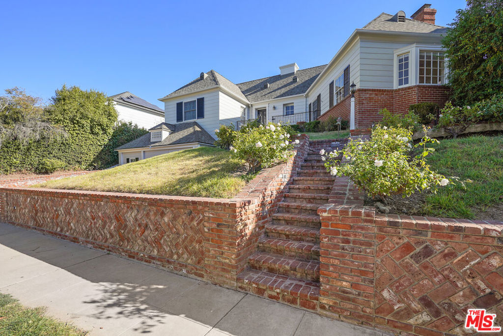 266 Denslow Avenue, Los Angeles, CA 90049 — photo 1