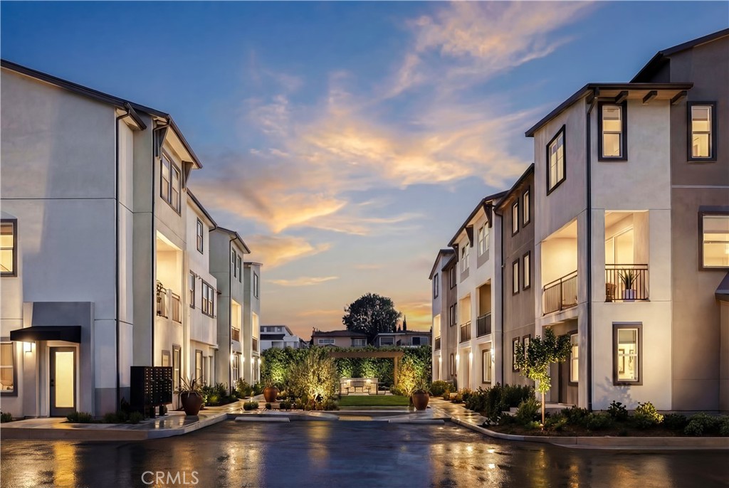 12721 Sky Place 8, Hawthorne, CA 90250 — photo 1