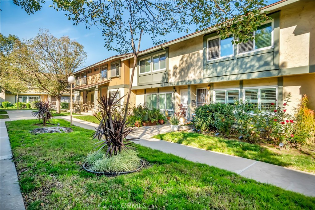 6641 Wilbur Avenue 3, Reseda, CA 91335 — photo 1