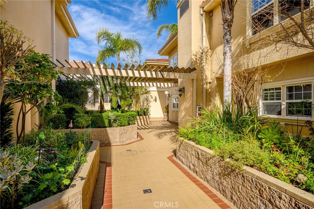 415 E Dryden 110, Glendale, CA 91207 — photo 1