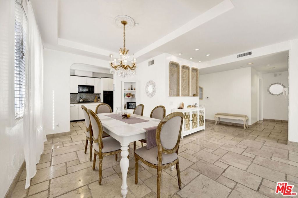 11952 Montana Avenue 303, Los Angeles, CA 90049 — photo 1