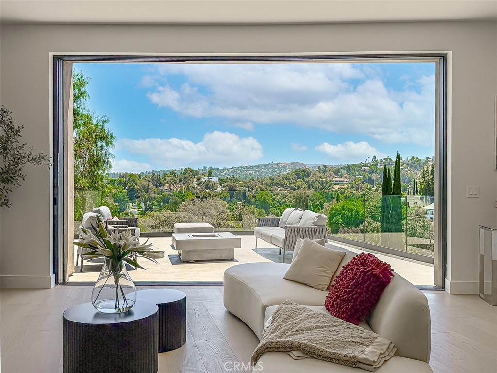 5134 Medina, Woodland Hills, CA 91364 — photo 1