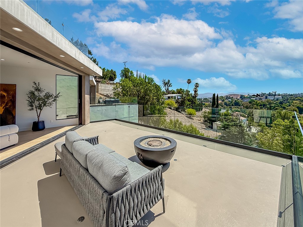 5130 Medina, Woodland Hills, CA 91364 — photo 1
