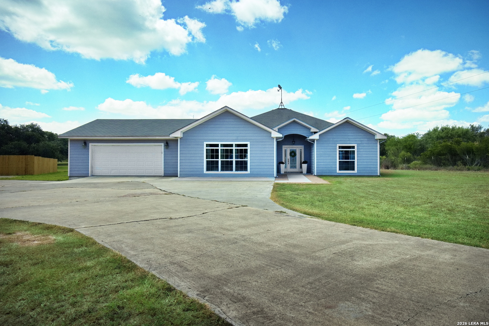 6006 Yucca Trail, Beeville, TX 78102 — photo 1