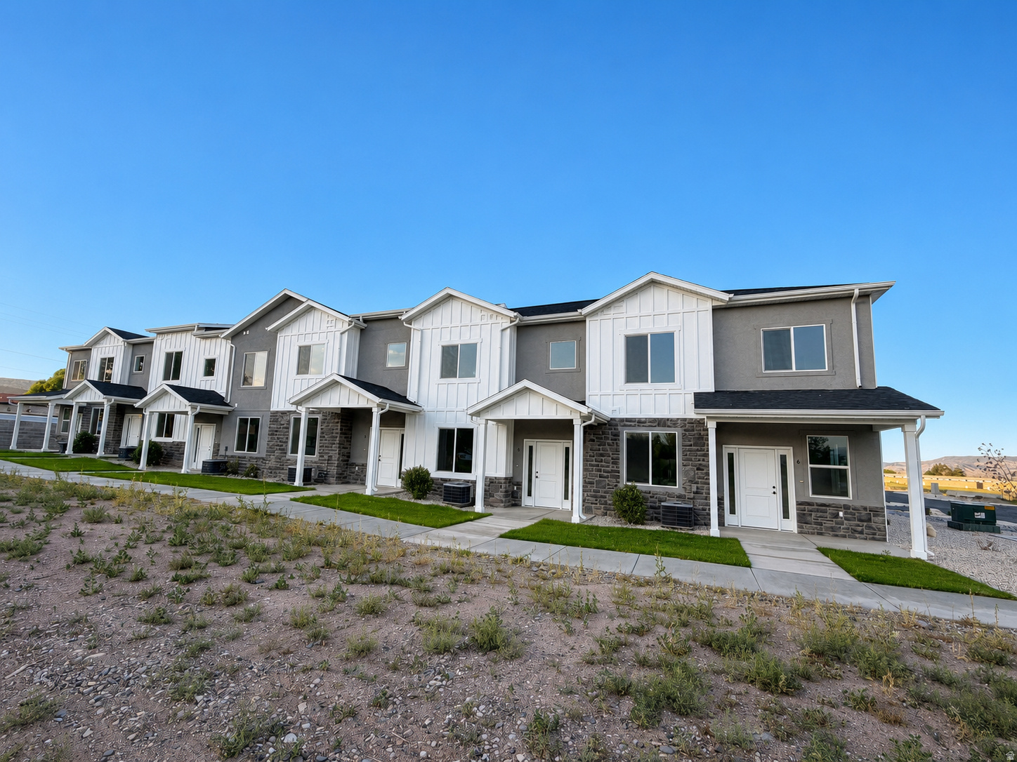 1198 S VILLAGE LN #B1-B6, Richfield, UT 84701 — photo 1